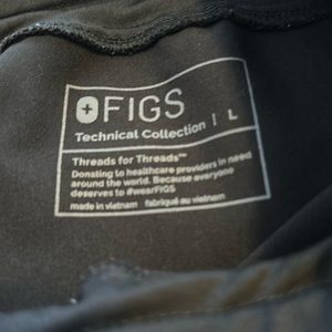 Figs size large joggers scrubs. Black